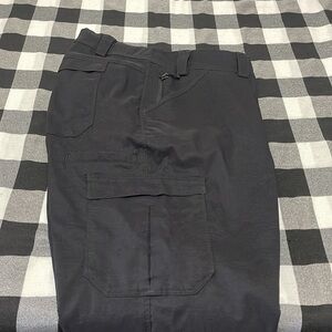 Duluth Trading Dry on the Fly Capri Pants Snap Elastic Waist 8 Pocket Black 18